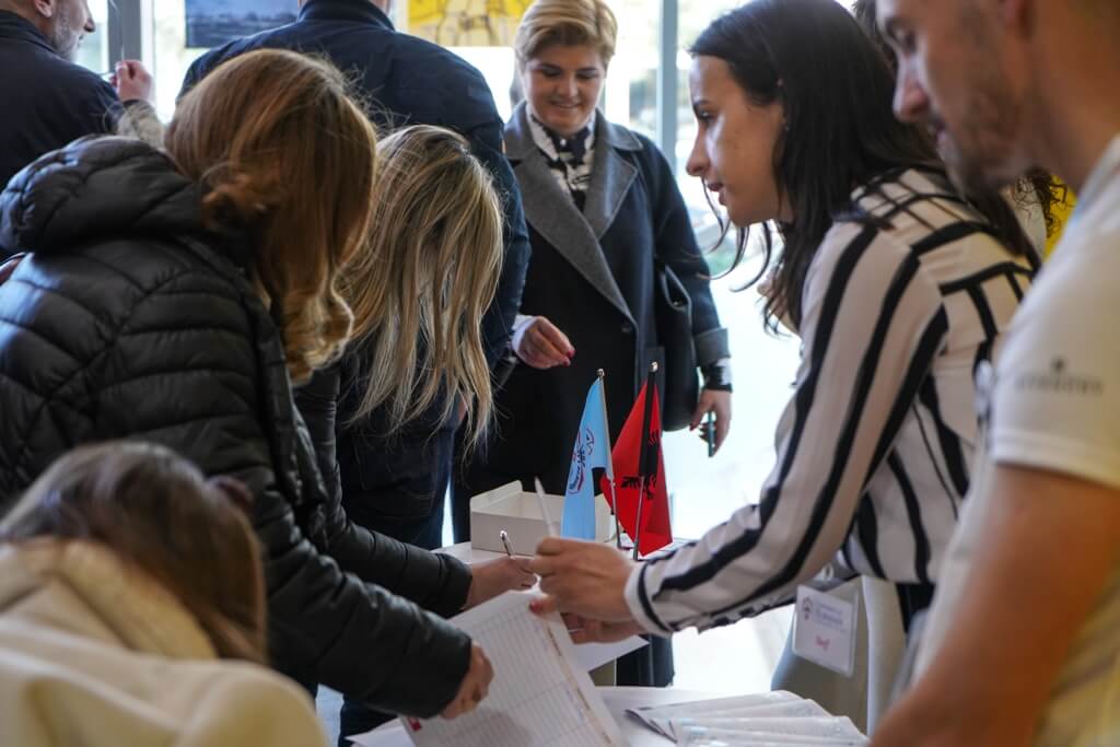 Universiteti i Elbasanit organizoi eventin për promovimin e librit “SOCIAL SERVICES IN ALBANIA: BACKGROUND AND STATE OF THE ART”, Uniel