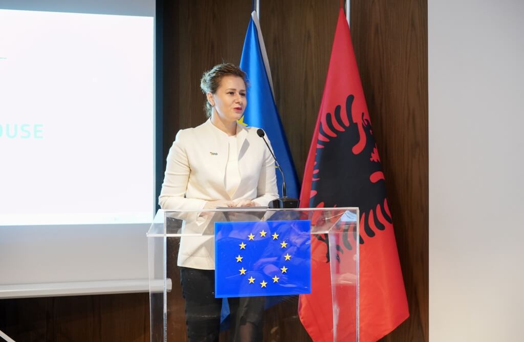 Universiteti i Elbasanit organizoi eventin për promovimin e librit “SOCIAL SERVICES IN ALBANIA: BACKGROUND AND STATE OF THE ART”, Uniel