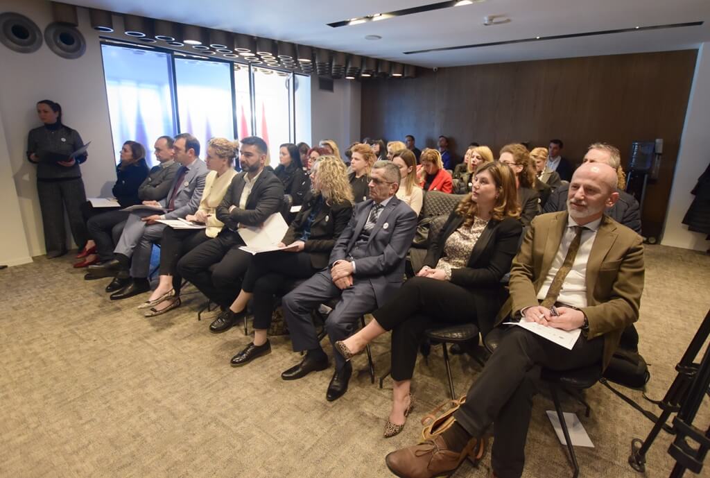 Universiteti i Elbasanit organizoi eventin për promovimin e librit “SOCIAL SERVICES IN ALBANIA: BACKGROUND AND STATE OF THE ART”, Uniel
