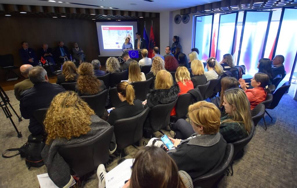 Universiteti i Elbasanit organizoi eventin për promovimin e librit “SOCIAL SERVICES IN ALBANIA: BACKGROUND AND STATE OF THE ART”, Uniel