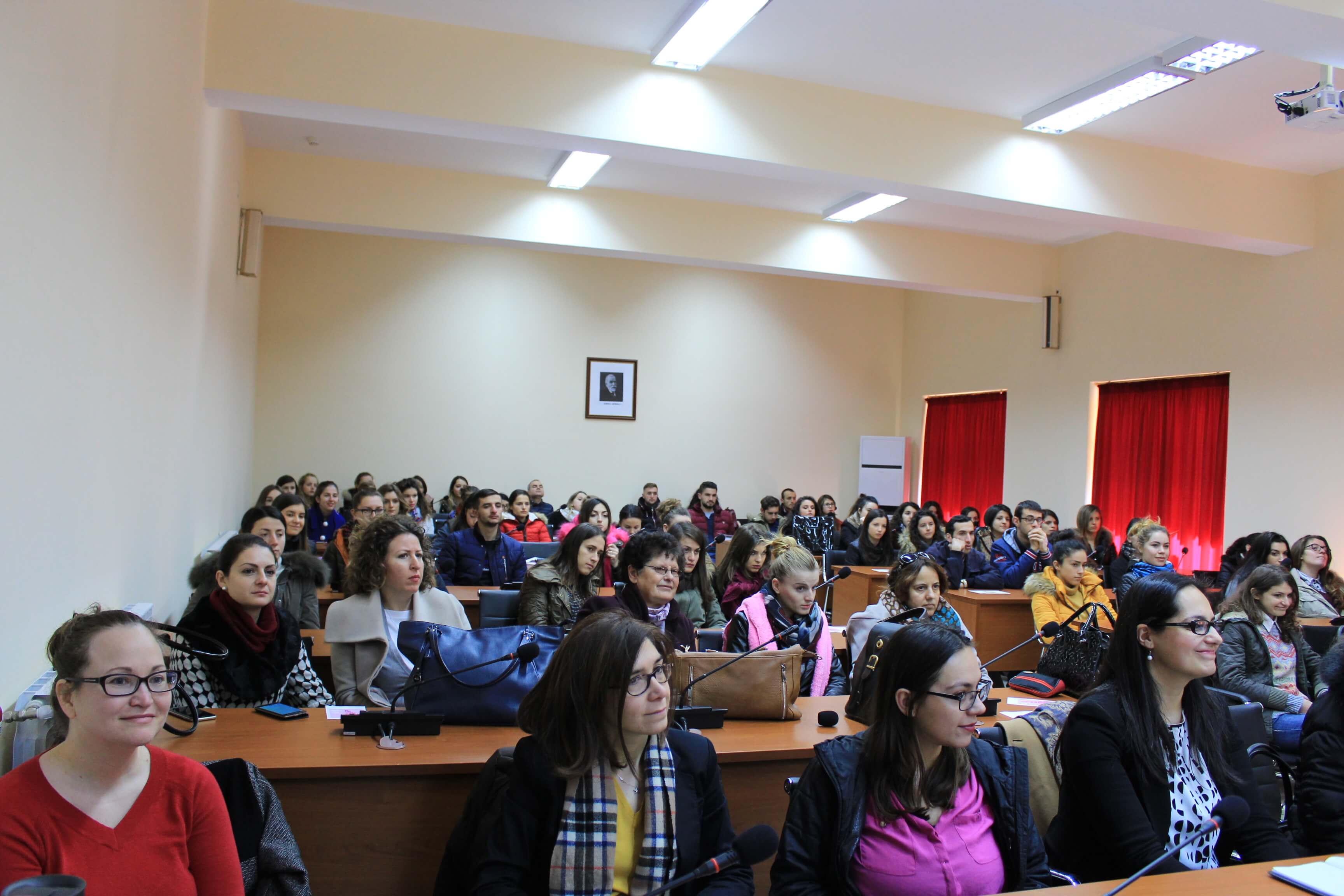 Zhvillohet tryeza e parë e diskutimeve mbi shëndetin e gruas në Universitetin e Elbasanit